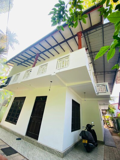  පානදුර, තල්පිටියෙන් අගනා දෙමහල් නිවසක් වහාම විකිණීමට!